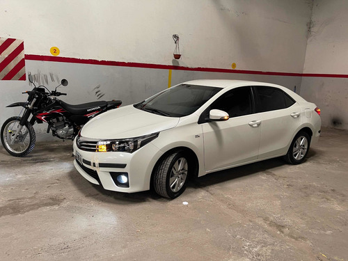 Imagen 13 de 16 de Toyota Corolla 2016 1.8 Xei Cvt 140cv