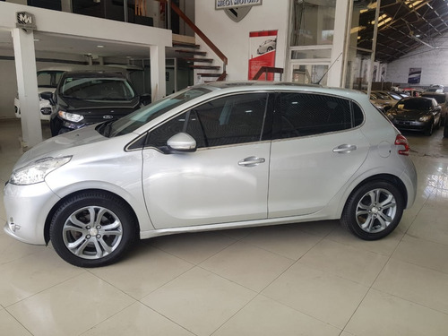 Peugeot 208 Feline 1.6 2013