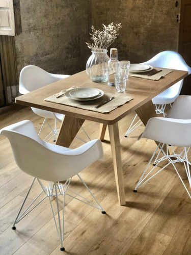 Imagen 1 de 5 de Juego 1 Mesa Solvay 130cm Y 4 Sillas Eames Apoya Brazo