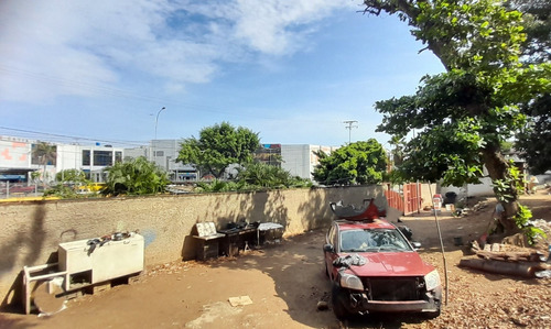 Tm.- Excelente Terreno Frente Al Moderno Terminal De Catia La Mar.- #25-13960