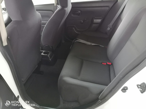 Imagen 3 de 8 de Gf Nissan Tiida Sedan Drive Tm 2017