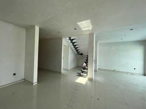 Imagen 4 de 6 de En Venta Casa A Estrenarse Y Apta A Creditos En Fracc. Tehuicil Cerca Del Centro De Oaxtepec Con Alberca Y Jardin