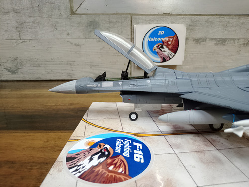 Maqueta De Avión F-16b Block10 Argentino Esc1/48+ Plataforma