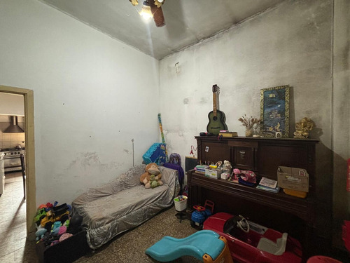 Casa En Venta - 4 Dormitorios 2 Baños - 688mts2 - La Plata