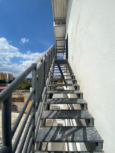 Imagen 27 de 30 de #@edificio En Venta Zona Oste Barquisimeto Con Oficinas Y Apartamentos Fgr 23-4060#@