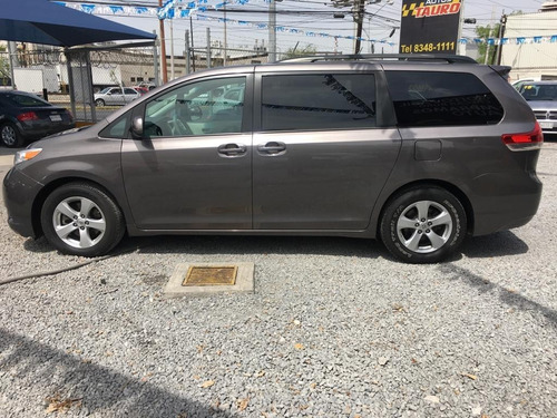 Imagen 10 de 11 de Toyota Sienna Le 2013