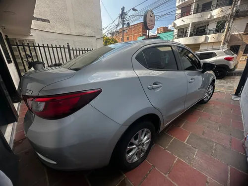 Mazda 2 Hatchback Mecánico