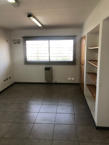 Imagen 28 de 30 de Oficinas Y Galpón Comercial Imperdible!!! Barrio San Martin Obispo Clara 163!!