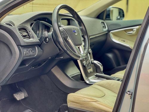 Volvo V40 2.0 T4 Dynamic Aut. 5p