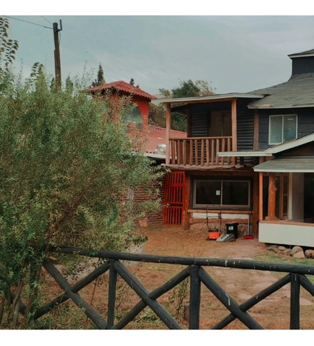 Casa Dos Pisos Con Piscina En San José De Maipo