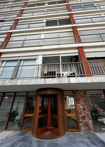 Imagen 2 de 28 de Excelente Departamento . Dos Ambientes, En Peninsula. Punta Del Este. Esquina Gorlero Y 21. La Pagina No Me Permite Poner La Direccion Exacta En Ubicacion.