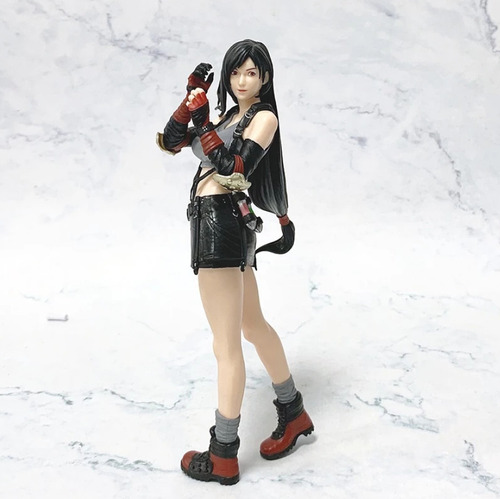 Tifa Lockhart Final Fantasy Action Figure 20cm + Brinde