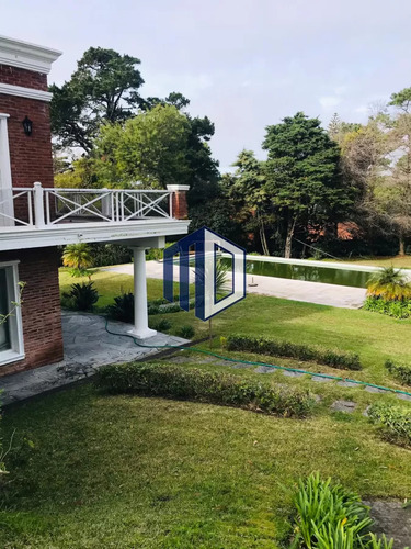 Casa Ubicada En Zona De Paz Y Tranquilidad.