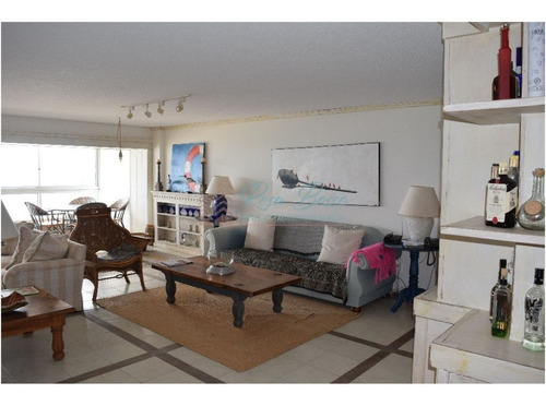 Apartamento En Brava, 3 Dormitorios *- Ref: 2144