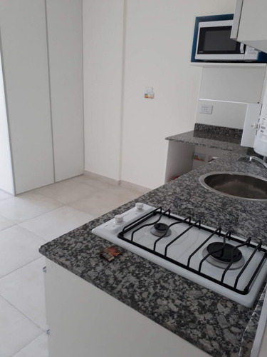 Imagen 3 de 16 de Monoambiente Balcón, Edificio Con Pileta Msr.