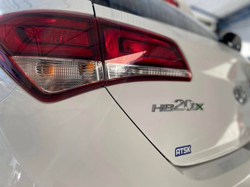 Imagem 10 de 13 de Hyundai Hb20x 1.6 16v Premium Flex 4p Automático