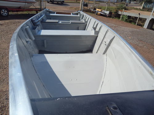 Imagem 3 de 8 de Barco Alumínio Life 500 4,9mt + 9.9 Mercury + Carretinha