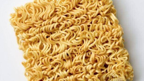 Imagem 2 de 4 de Macarrão Instanta Lamen Galinha Baiana Hot Miojo Panco 85grs