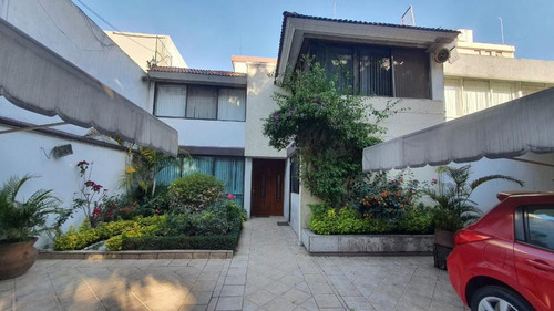 Casa Con Jardín En Venta