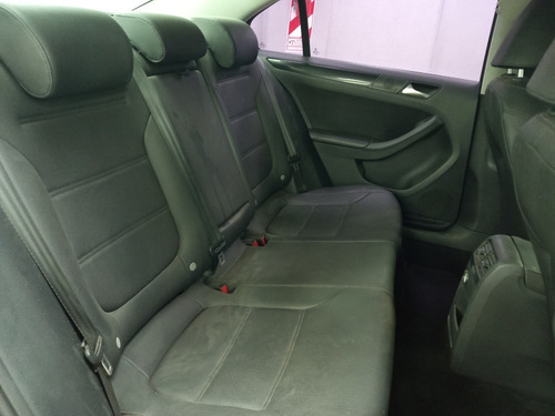 Imagen 12 de 15 de Volkswagen Vento 2.0 Luxury Tdi Dsg 2011