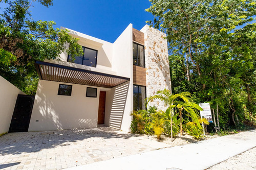 Casa En Venta En Privada Residencial Playa Del Carmen (1187)