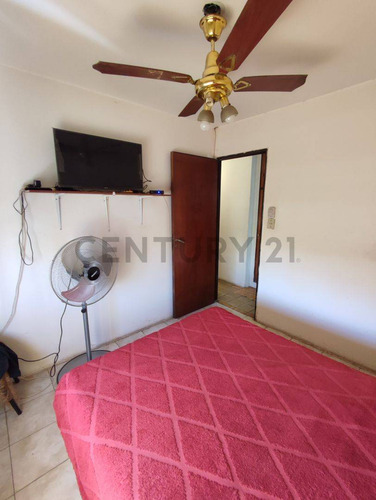 Century 21 Vende: Departamento De 2 Dormitorios En B° Centro, Santa Rosa Al 100