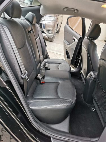 Imagen 8 de 11 de Hyundai Elantra Gls