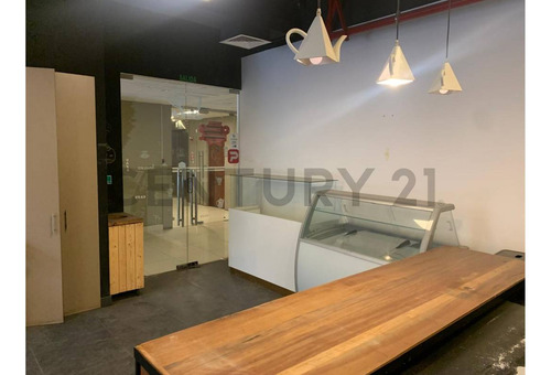 Amplio Local Comercial En Las Condes