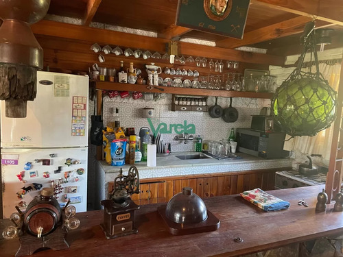 Casa De 4 Dormitorios Y 3 Baños Con Piscina En La Floresta