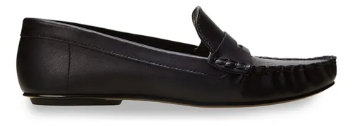 Vista lateral do sapato mocassim feminino Vizzano preto em material pelica.