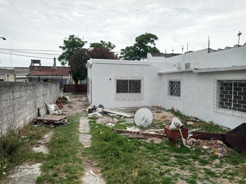 Casa Con Jardín Y Fondo Toda A Nuevo. Permuta
