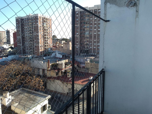 Muy Buen Departamento De Dos Ambientes, Al Frente Con Balcon