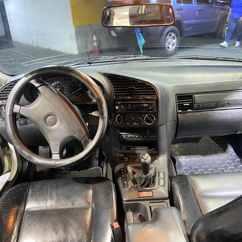 Imagen 8 de 16 de Bmw 325