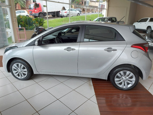 Imagem 4 de 14 de Hyundai Hb20 1.0 Confort Plus 2019, Prata, Único Dono