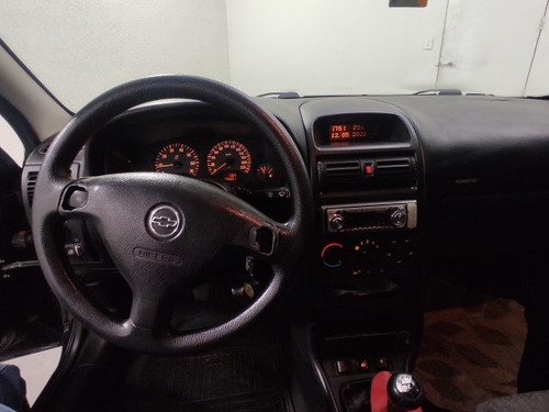 Imagem 14 de 15 de Astra Sedan 2.0 Mpfi Advantage Sedan 8v Flex 4p Manual
