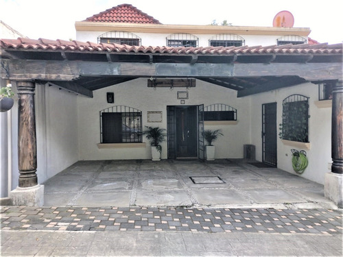 Imagen 1 de 30 de Vendo Hermosa Casa, Excelente Diseño Con Finos Acabados De Madera