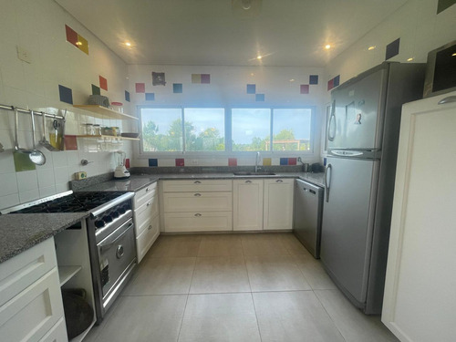 Casa En Venta Costa Esmeralda, Barrio Ecuestre.