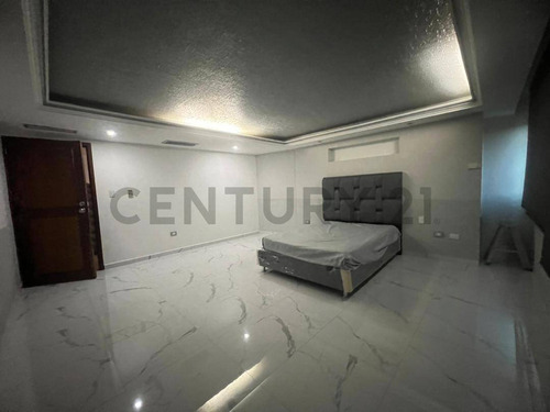 En Venta Town House En Lecheria C R Costa Del Sol