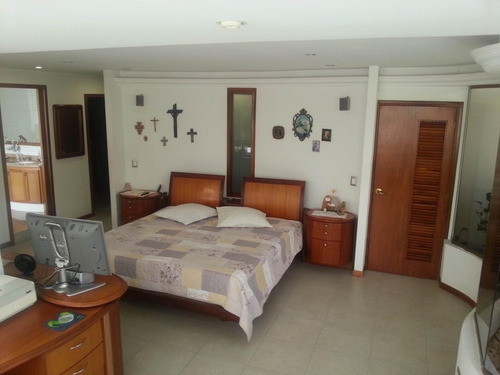 Cómodo Y Bello Apartamento En Venta Ubicado En El Marques 23-24824