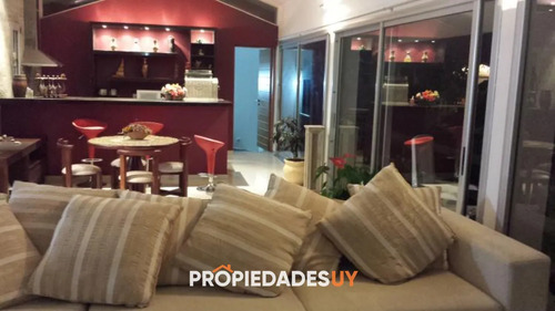 Linda Casa De 2 Plantas