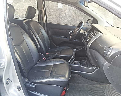 Imagem 4 de 13 de Nissan Livina 16s