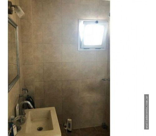 Inmueble En Block 2 Viviendas + 3 Locales