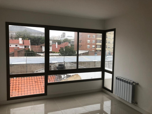 Imagen 2 de 15 de Departamento De 2 Ambientes Al Contrafrente - Primera Junta 3000