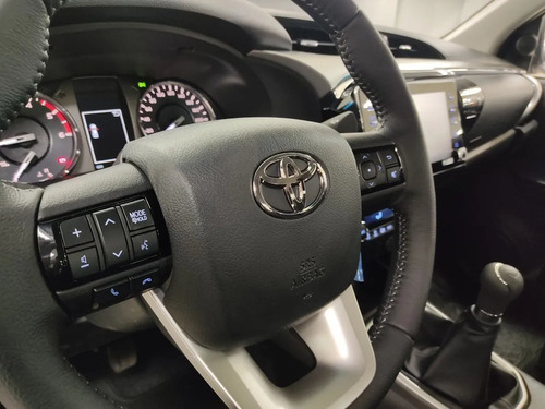 Imagen 5 de 25 de Toyota Hilux Srv 2.8tdi 4x2 Mt 204cv 0km Entrega Inmediata