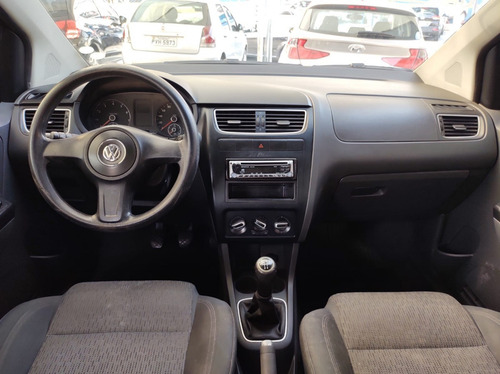 Imagem 11 de 12 de Volkswagem Fox 1.0 Gii 2013 4p Preto Completo