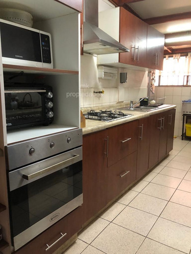 Venta Cómoda Casa De 4d A 2 Cuadras De Avda. Los Carreras