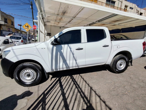 Nissan NP300 2.4 Doble Cabina Se Aa Pack Seg Mt