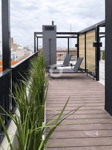 Venta Apartamento 2 Dormitorios, Cocina Definida Y Terraza Al Frente En Centro