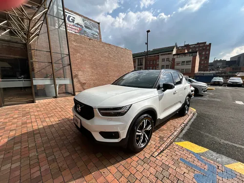 Volvo XC40 2.0 T4 R-design