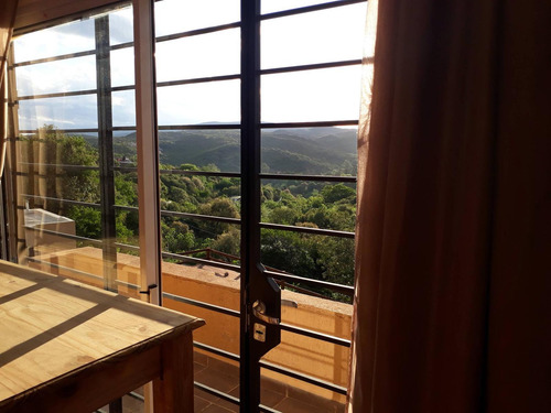 Casa De Dos Dorm, Cocina Comedor, Dos Baños. Pileta Y Dos Dptos Para Alquier Temporal